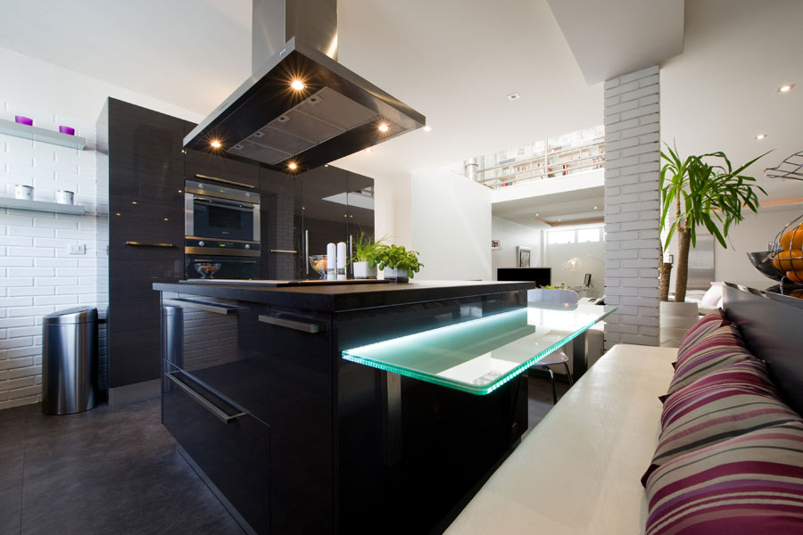 Cuisine conçue et réalisée par La cuisine dans le bain. Photo de Stéphane Lariven pour La Cuisine Dans Le Bain cuisine haut de gamme-cuisine design-La cuisine dans le bain